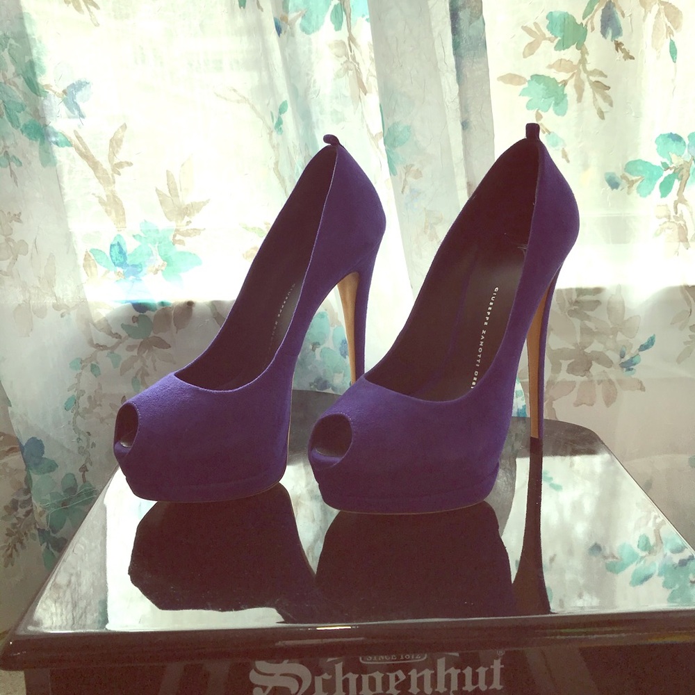 SOLD!! Blue high heels